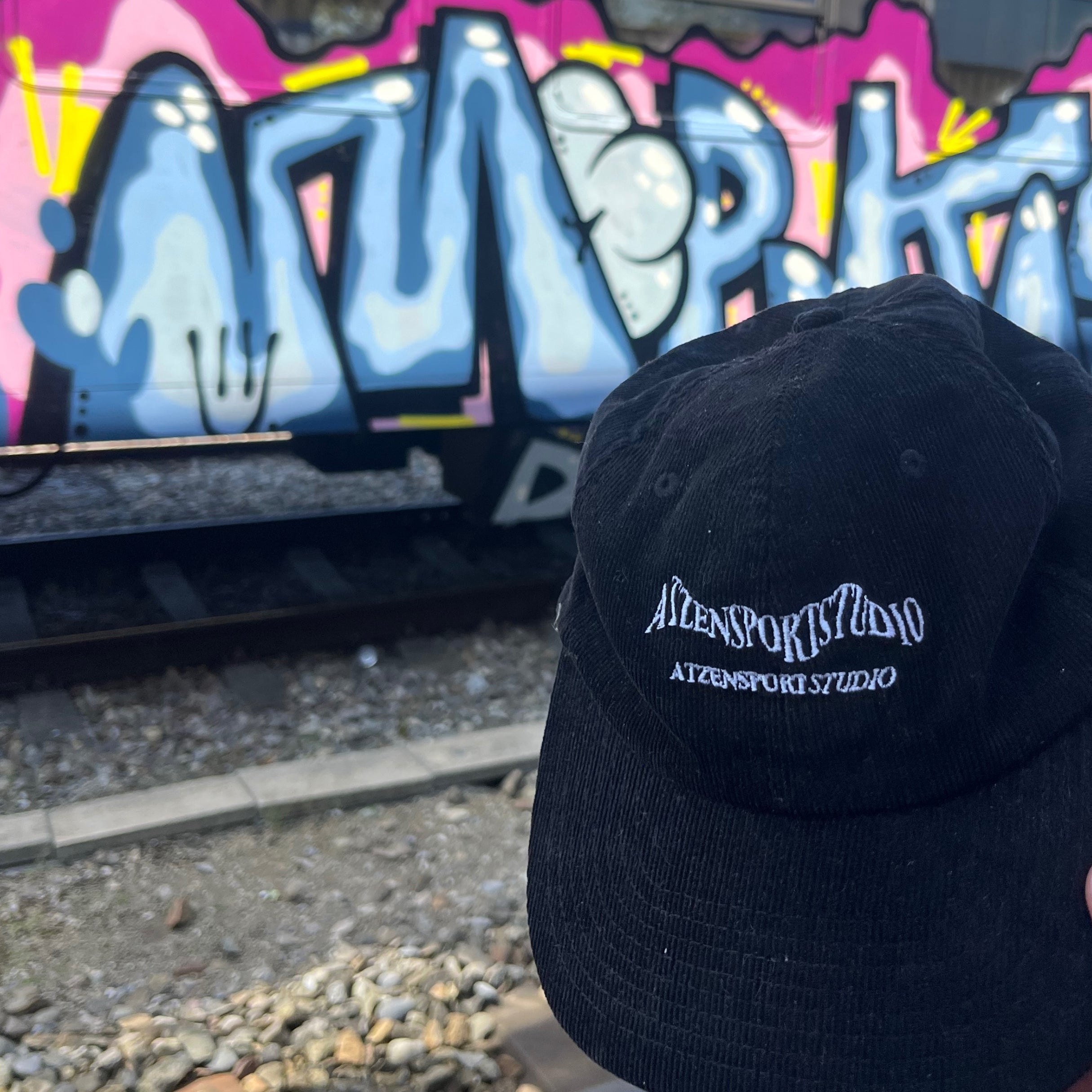 Schwarze Graffiti CordCap